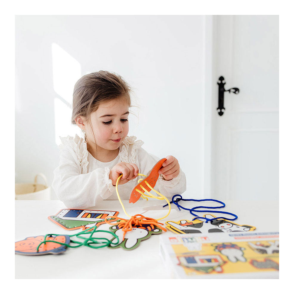 Bambolino Toys Threading Cards Farm