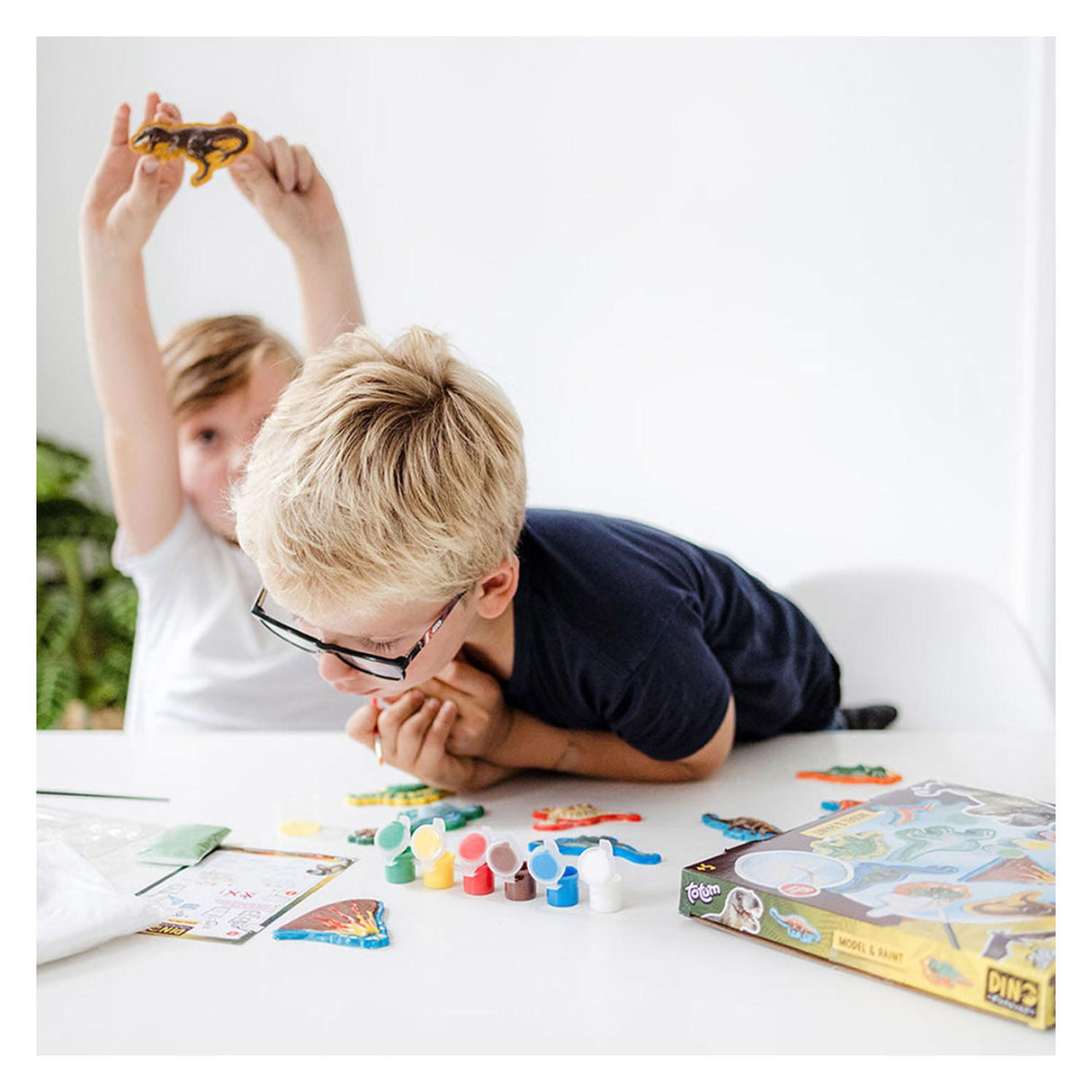 Totum Dino Forever - Playing and Painting plaster