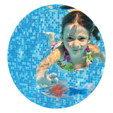 Splash zwemmende duikhaai met licht