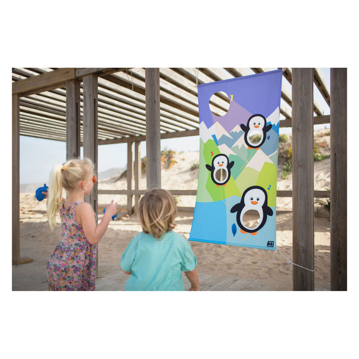 BS Toys Enter De Penguins - throwing game