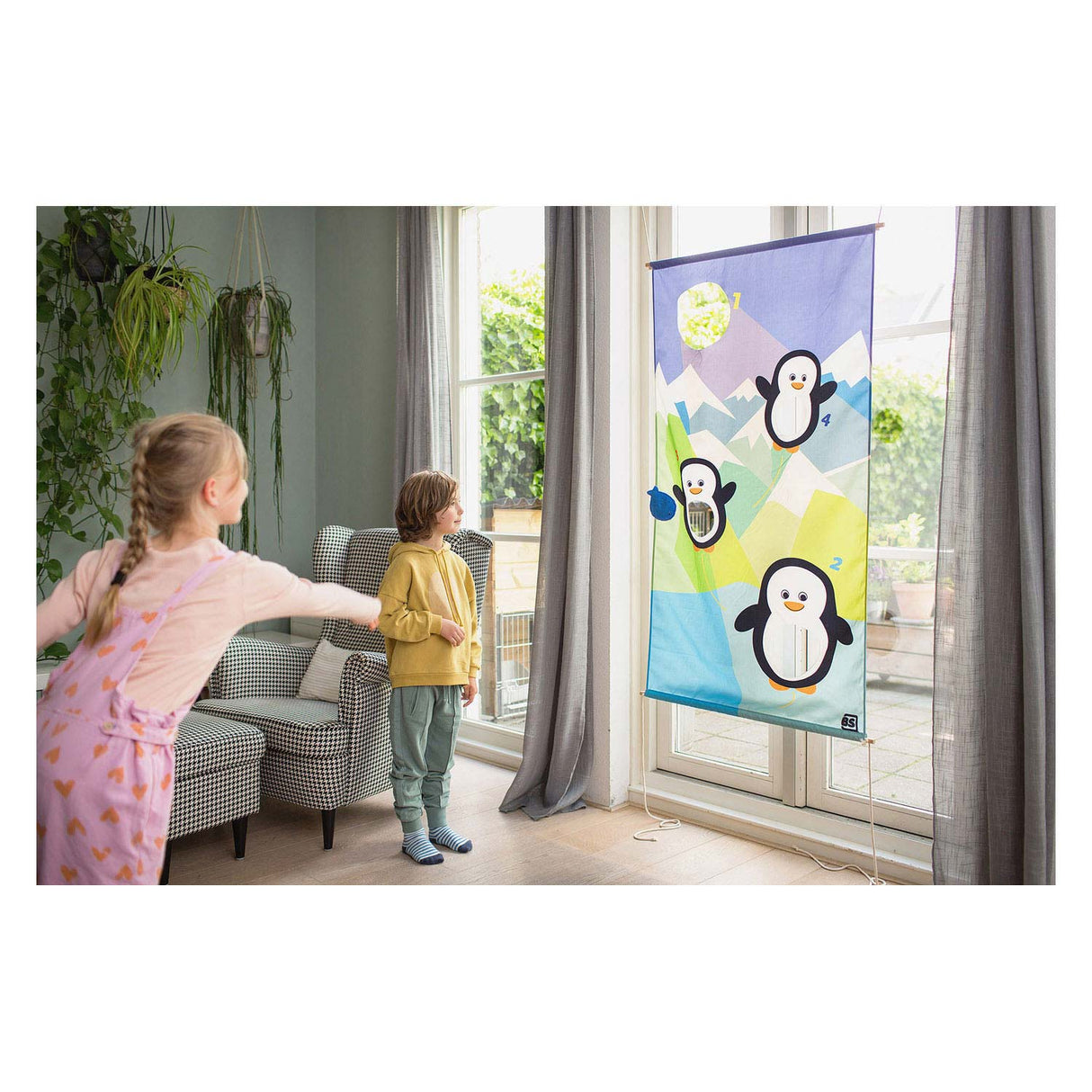 BS Toys Enter De Penguins - throwing game