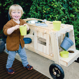 Piccole piede - Cucina da gioco all'aperto di fango