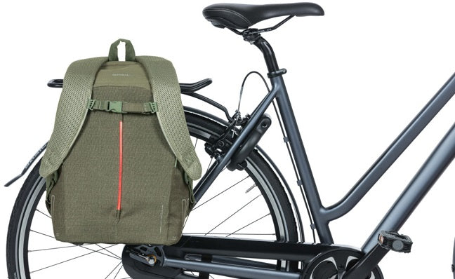 Basil B -Safe Backpack Nordlicht - Bicycle backpack - Unisex - Green - 13L