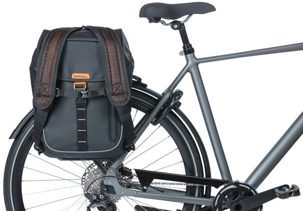 Basil Miles Tarpaulin bicycle backpack - Waterproof black backpack for men and women, 17 liters of content