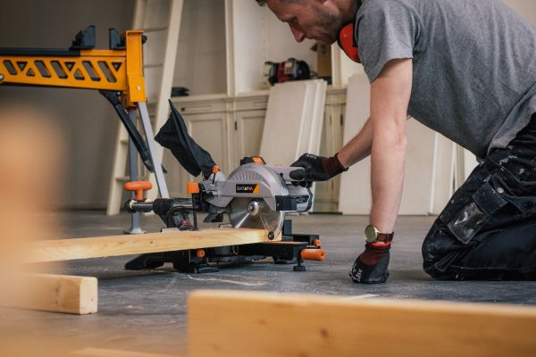 AC Battery Radial Abkreviated MITRE -SAW 216 mm (Maxxpack 18V).