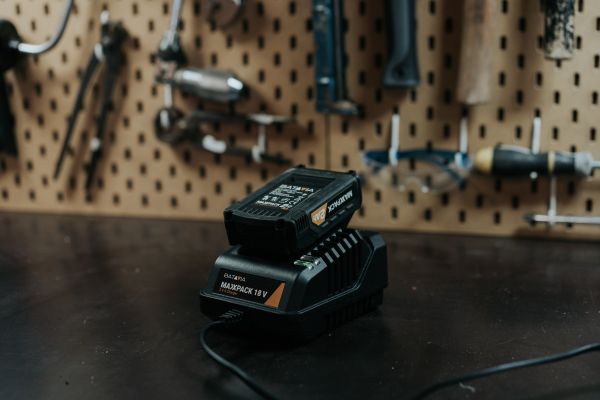 AC battery 2ah (Maxxpack 18v).