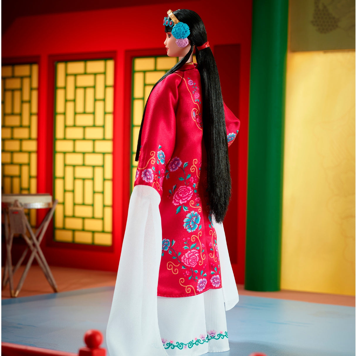 Mattel Signature Lunar New Year Pop in roten Blumengewa