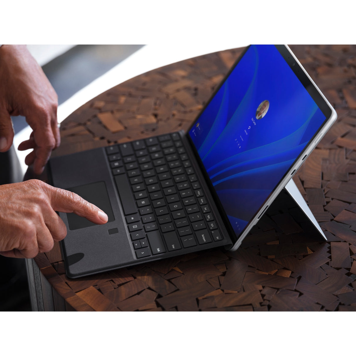 Microsoft Uewerfläch Ënnerschrëft Tastatur mat Fangerofdrockz