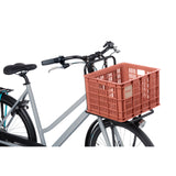 Basil Fietskrat M - Srednja - 29,5 litra - rdeča