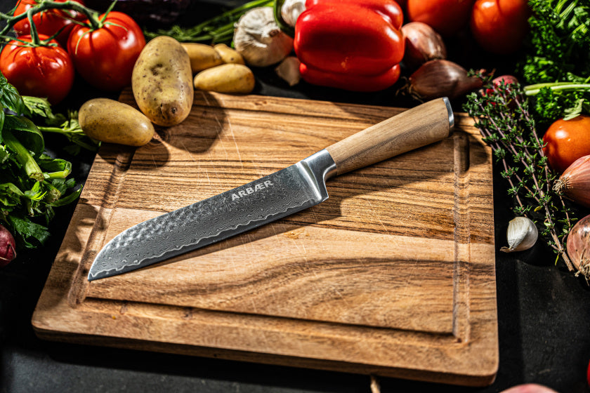 Arbaer Santoku Koksmes 18,5 cm Damask jekleni oljčni ročaj japonski
