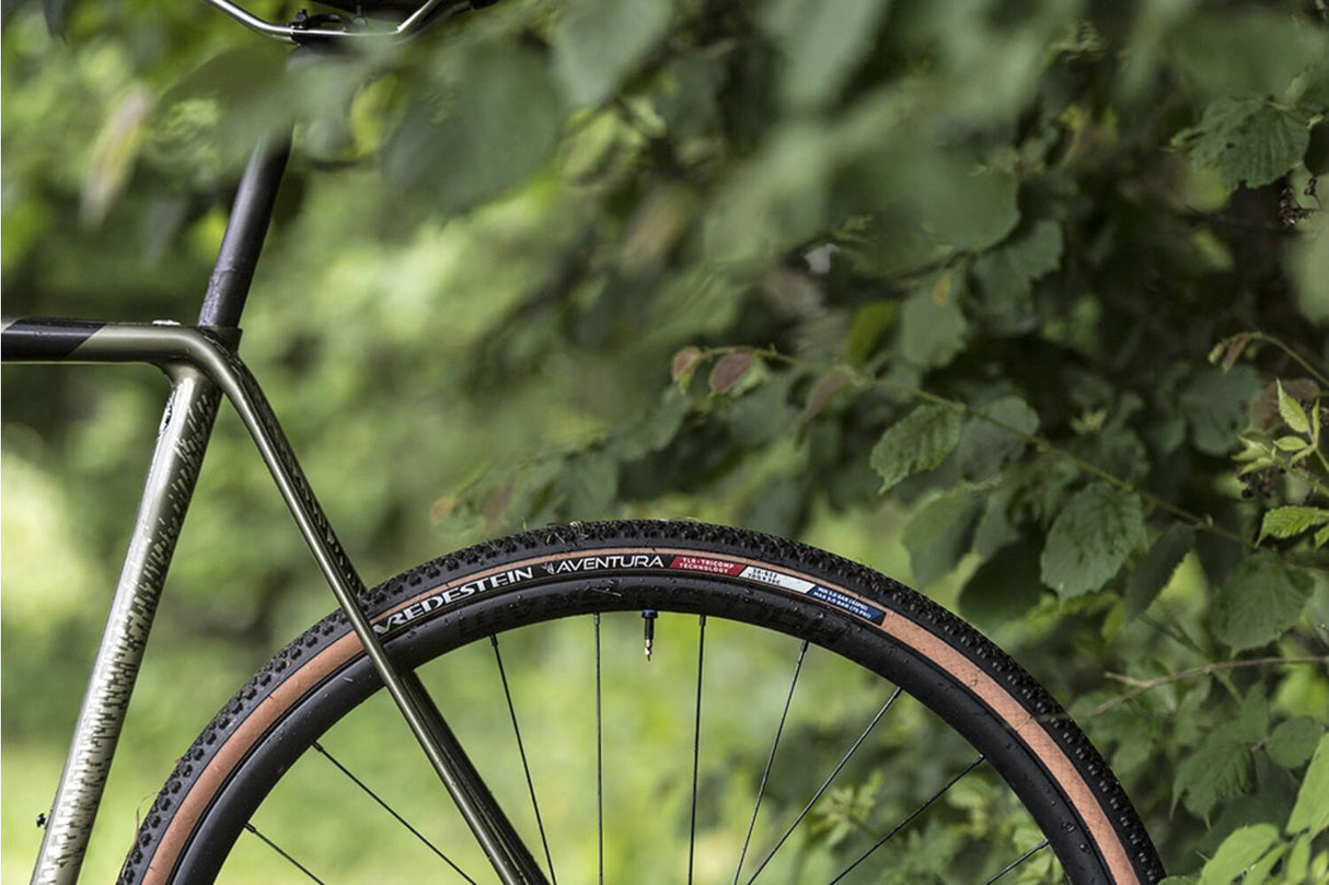 Vredestein Tire Aventura Seta 700 x 38c Black Fold