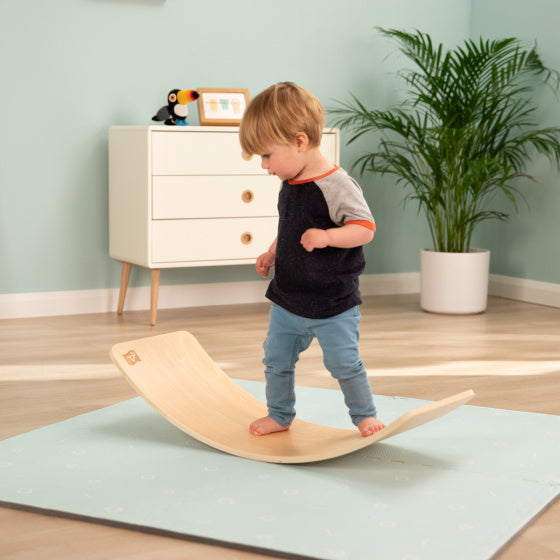 Hračky TP Active-Tots Wooden Balance Storage od 12 měsíců