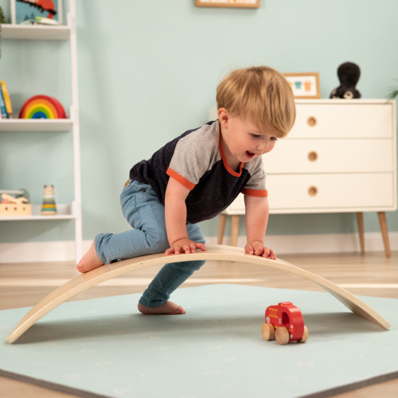 Hračky TP Active-Tots Wooden Balance Storage od 12 měsíců